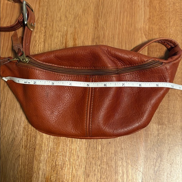 Sven USA Small Leather Sling Bag - Picture 6 of 12